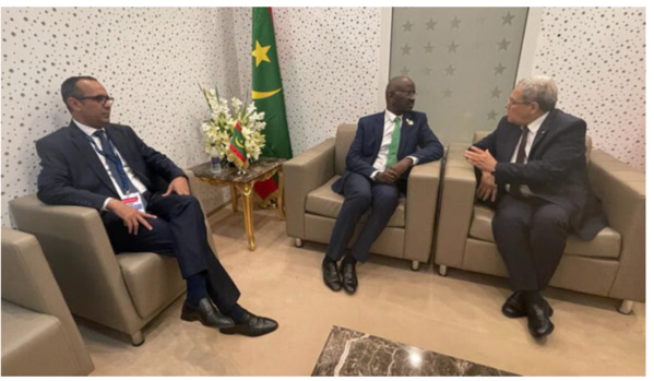 Le ministre des Affaires étrangères s’entretient avec le ministre tunisien des Affaires étrangères