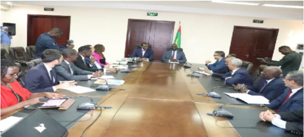 Le ministre des Affaires économiques reçoit le président de la BAD Le ministre des Affaires économiques reçoit le président de la BAD