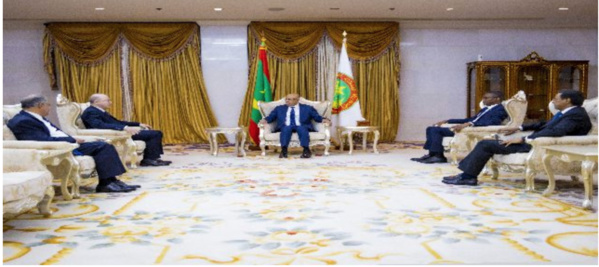 Le Président de la République reçoit le Premier ministre algérien Le Président de la République reçoit le Premier ministre algérien