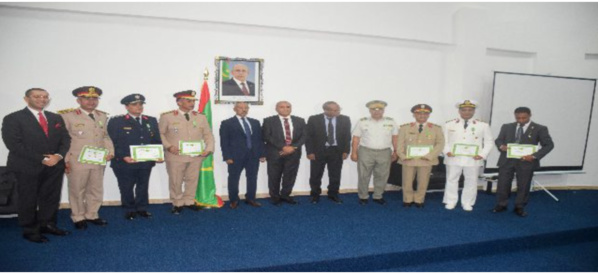 Le ministre de la Défense décore des officiers égyptiens au terme de leur mission en Mauritanie