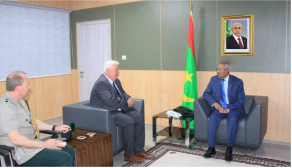 Le ministre de Défense nationale reçoit l’ambassadeur britannique à Nouakchott