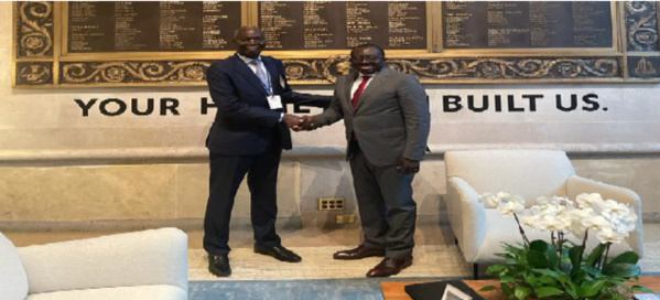 Le ministre des Affaires économiques s’entretient avec le directeur du Centre d’Affaires afro-américain Le ministre des Affaires économiques s’entretient avec le directeur du Centre d’Affaires afro-américain