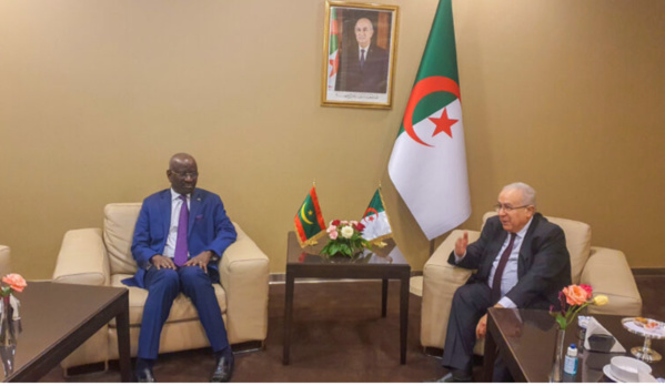 Le ministre des Affaires étrangères reçoit son homologue algérien Le ministre des Affaires étrangères reçoit son homologue algérien