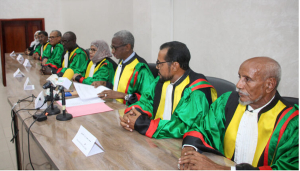 Les nouveaux membres de la Ceni prêtent serment Les nouveaux membres de la Ceni prêtent serment