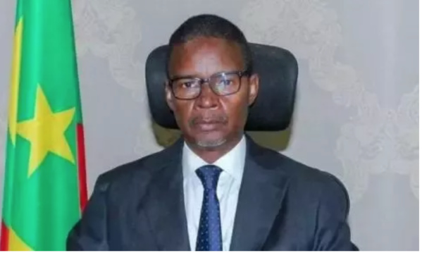 Le Premier ministre tient une réunion avec le SG et le Dircab du Président Le Premier ministre tient une réunion avec le SG et le Dircab du Président