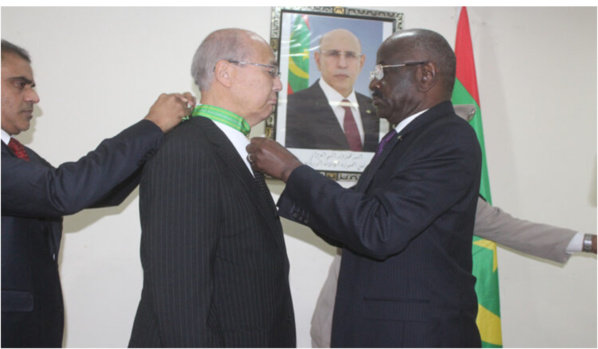 Le ministre des Affaires étrangères décore l’ambassadeur du Japon à l’occasion de la fin de sa mission en Mauritanie
