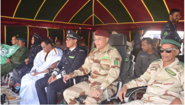 Le général Mohamed Ould Cheikh Ould Boyda supervise les compétitions de tirs à la cible dans le cadre des festivités commémorant le 62 eme anniversaire de l’indépendance nationale
