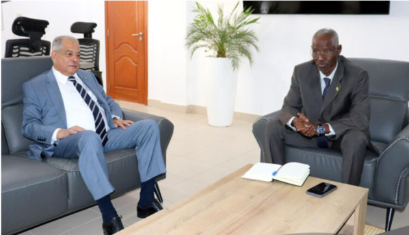 Le ministre de l’Emploi reçoit l’ambassadeur algérien Le ministre de l’Emploi reçoit l’ambassadeur algérien