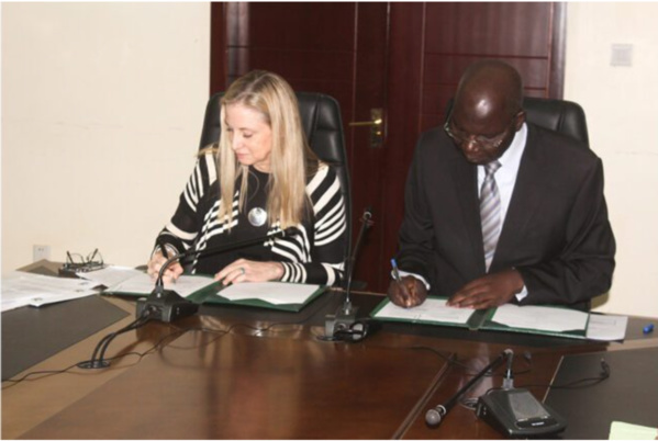 Une nouvelle subvention de 140 millions d’Ouguiyas des États-Unis pour appuyer le secteur agricole et le processus électoral à venir Une nouvelle subvention de 140 millions d’Ouguiyas des États-Unis pour appuyer le secteur agricole et le processus électoral à venir