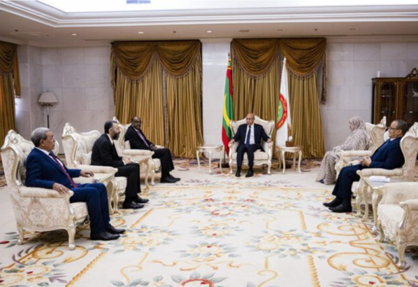 Le président de la République reçoit un responsable de l’OCI et le secrétaire général de la Chambre islamique de commerce
