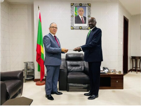 Le ministre des Affaires étrangères reçoit des copies figurées des lettres de créance de l’ambassadeur de Cuba Le ministre des Affaires étrangères reçoit des copies figurées des lettres de créance de l’ambassadeur de Cuba