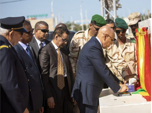 Le Président de la République pose la première pierre du projet de construction du siège de l’Agence nationale “Maaden Mauritania”