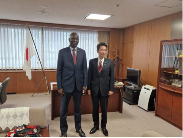 Le ministre des Affaires économiques s’entretient avec le vice-ministre des Affaires étrangères Japonais Le ministre des Affaires économiques s’entretient avec le vice-ministre des Affaires étrangères Japonais
