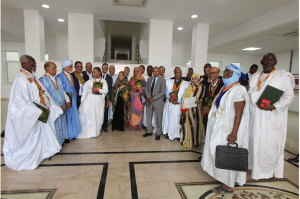 Le président de l’Assemblée nationale décore à titre posthume quatre anciens présidents de l’Assemblée nationale Le président de l’Assemblée nationale décore à titre posthume quatre anciens présidents de l’Assemblée nationale
