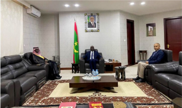 Le ministre des Affaires étrangères reçoit le chargé d’Affaires saoudien