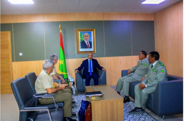 Le ministre de la Défense nationale reçoit une délégation militaire espagnole Le ministre de la Défense nationale reçoit une délégation militaire espagnole