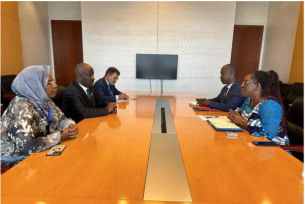Le ministre des Affaires étrangères reçoit son homologue burkinabé