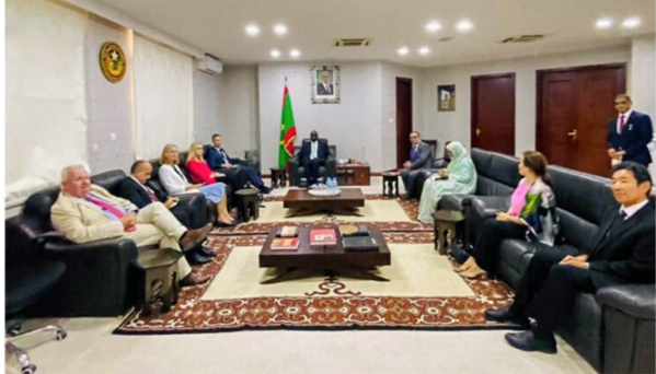 Le ministre des Affaires étrangères reçoit une importante délégation des chefs des chancelleries Le ministre des Affaires étrangères reçoit une importante délégation des chefs des chancelleries