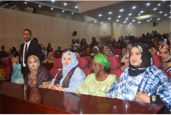 La Première Dame supervise la clôture du festival international soninké La Première Dame supervise la clôture du festival international soninké