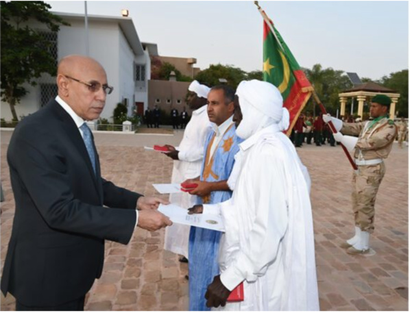 Le Président de la République décore les martyrs de la Nation