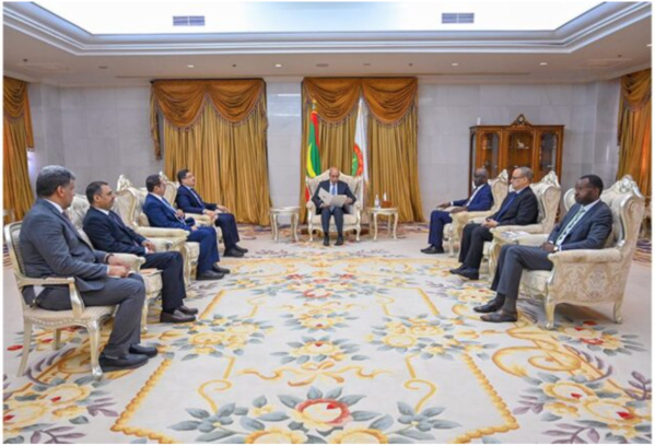 Le Président de la République reçoit un message écrit du Président yéménite Le Président de la République reçoit un message écrit du Président yéménite