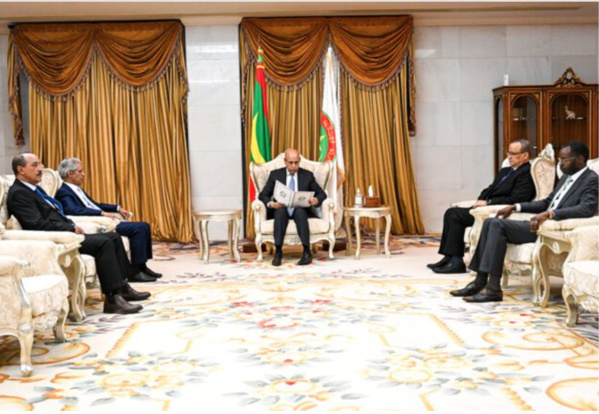 Le Président de la République reçoit un message écrit du président sahraoui Le Président de la République reçoit un message écrit du président sahraoui