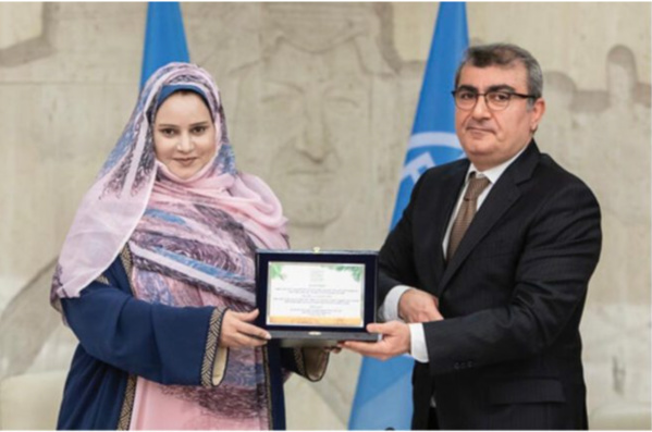 La Mauritanie reçoit le bouclier de félicitations à la fin de son mandat à la tête du Groupe Proche-Orient et Afrique du Nord à la FAO La Mauritanie reçoit le bouclier de félicitations à la fin de son mandat à la tête du Groupe Proche-Orient et Afrique du Nord à la FAO