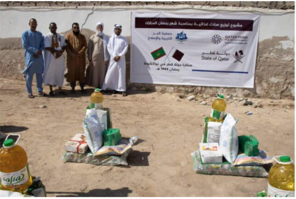 L’ambassade de l’État de Qatar à Nouakchott offre des paniers alimentaires à cent familles à faible revenu L’ambassade de l’État de Qatar à Nouakchott offre des paniers alimentaires à cent familles à faible revenu