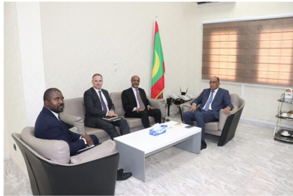 Le ministre des Finances reçoit une mission de la banque mondiale Le ministre des Finances reçoit une mission de la banque mondiale