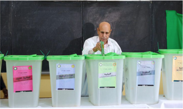 Le Président de la République vote au bureau N.1 à l’École normale supérieure