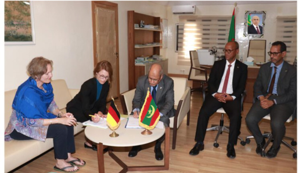 Le ministre de la Pêche signe une convention de financement avec la KFW Le ministre de la Pêche signe une convention de financement avec la KFW