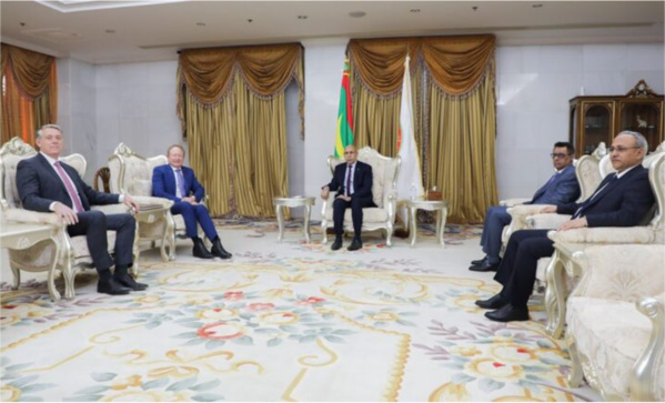 Le Président de la République reçoit une délégation de la société Fortescue Le Président de la République reçoit une délégation de la société Fortescue