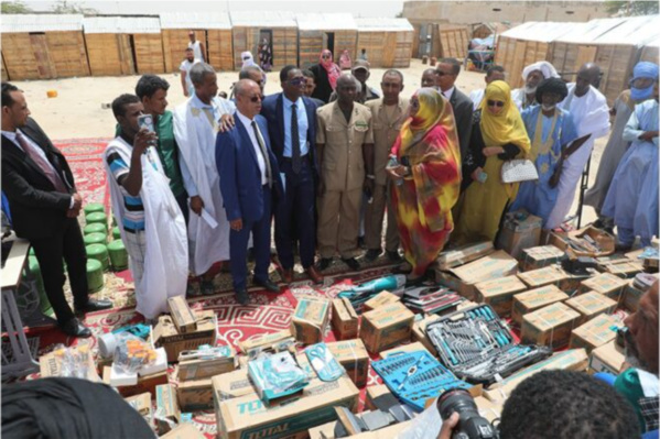 Le ministère du Commerce distribue une quantité de fournitures et d’équipements aux artisans Le ministère du Commerce distribue une quantité de fournitures et d’équipements aux artisans