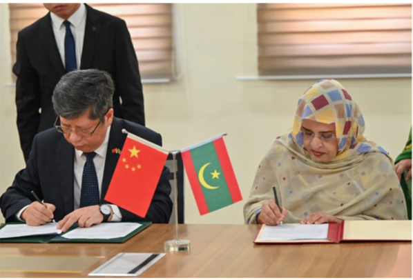 Signature d’une note portant sur un don chinois au ministère des Affaires étrangères Signature d’une note portant sur un don chinois au ministère des Affaires étrangères