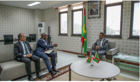 Le ministre de l’Economie reçoit le directeur du département Afrique à la Coopération française Le ministre de l’Economie reçoit le directeur du département Afrique à la Coopération française