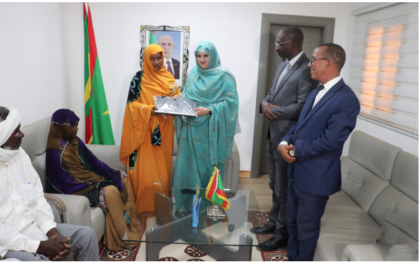 La ministre de l’Action sociale prime la première lauréate nationale du bac Lettres originelles 2023 La ministre de l’Action sociale prime la première lauréate nationale du bac Lettres originelles 2023