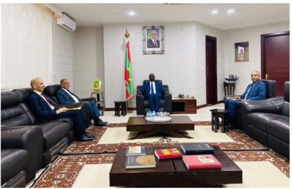 Le ministre des Affaires étrangères reçoit l’ambassadeur d’Algérie Le ministre des Affaires étrangères reçoit l’ambassadeur d’Algérie