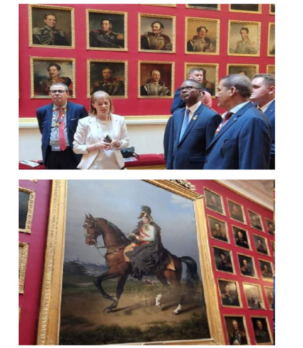 Le Premier ministre visite le musée de l'Ermitage à Pétersbourg... Le Premier ministre visite le musée de l'Ermitage à Pétersbourg...