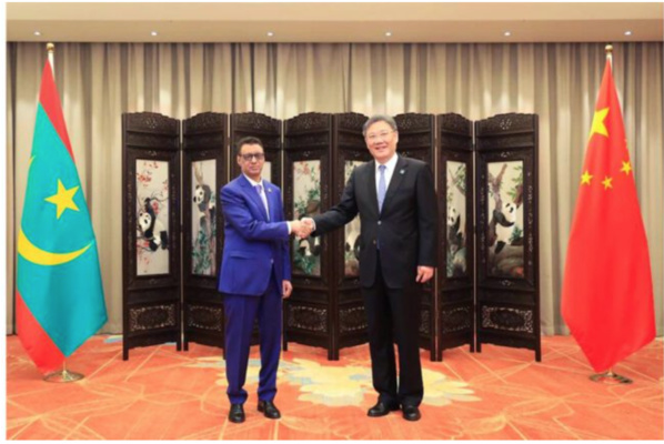 Le ministre de l’Economie passe en revue avec le ministre chinois du commerce les opportunités de renforcement de la coopération économique bilatérale Le ministre de l’Economie passe en revue avec le ministre chinois du commerce les opportunités de renforcement de la coopération économique bilatérale