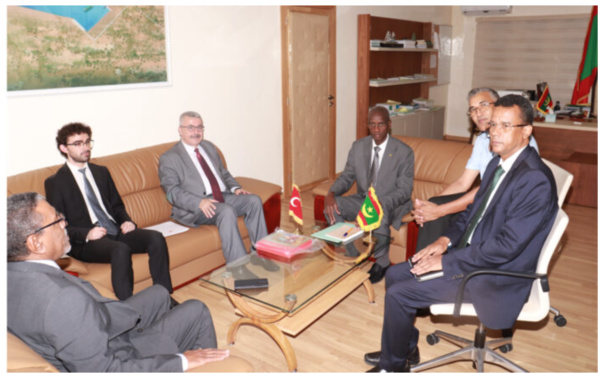 Le ministre des pêches reçoit l’ambassadeur de Turquie Le ministre des pêches reçoit l’ambassadeur de Turquie