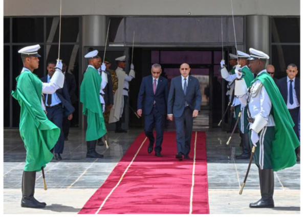 Départ du Président de la République pour Abuja Départ du Président de la République pour Abuja