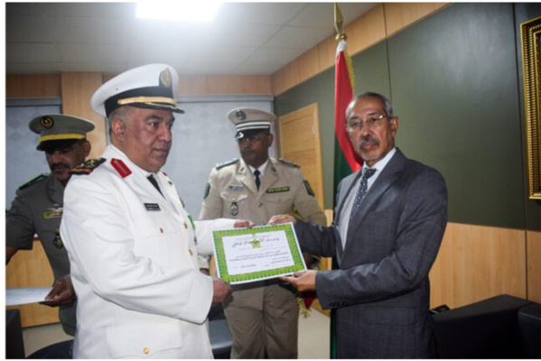 Le ministre de la Défense décore l’attaché militaire à l’ambassade d’Arabie saoudite Le ministre de la Défense décore l’attaché militaire à l’ambassade d’Arabie saoudite