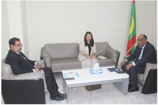 Le ministre des Finances reçoit la représentante de l’ONUDC en Afrique de l’ouest Le ministre des Finances reçoit la représentante de l’ONUDC en Afrique de l’ouest
