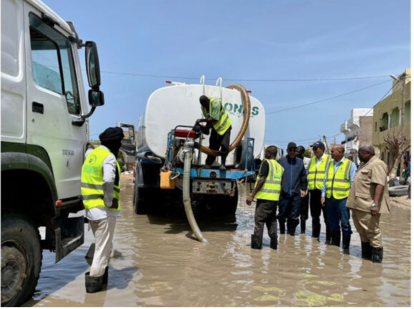 Le ministre de l’Hydraulique visite les zones inondées à Nouakchott