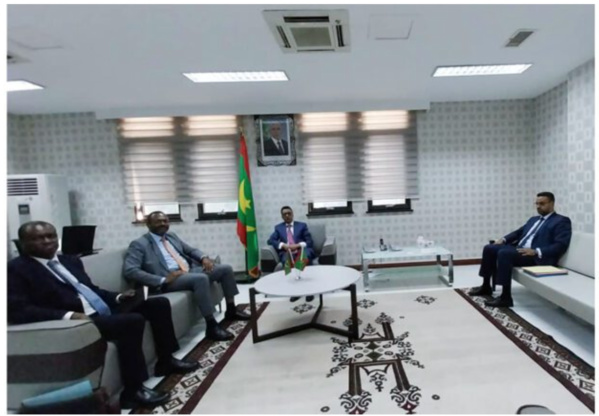 Le ministre de l’Économie reçoit le directeur régional du FIDA Le ministre de l’Économie reçoit le directeur régional du FIDA
