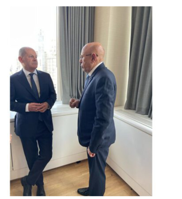 Le Président de la République discute avec le Chancelier allemand de la coopération bilatérale Le Président de la République discute avec le Chancelier allemand de la coopération bilatérale