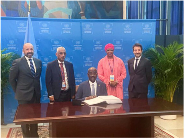 Le ministre des Affaires étrangères signe l’accord des Nations Unies sur la conservation de la diversité biologique marine Le ministre des Affaires étrangères signe l’accord des Nations Unies sur la conservation de la diversité biologique marine