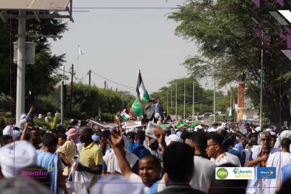 Des centaines de mauritaniens manifestent devant les bureaux des nations unies pour protester contre les crimes de l’occupant israélien
