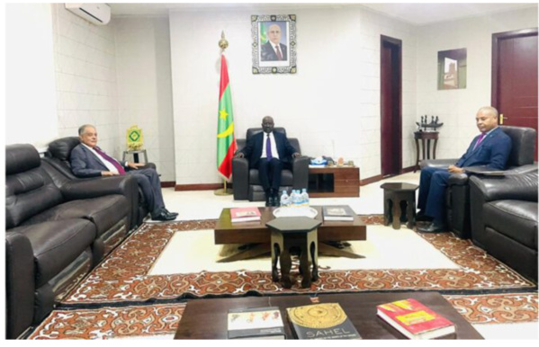 Le ministre des Affaires étrangères s’entretient avec l’ambassadeur d’Algérie Le ministre des Affaires étrangères s’entretient avec l’ambassadeur d’Algérie