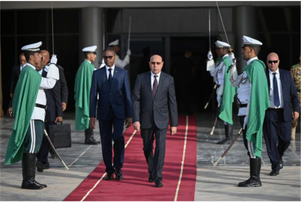 Départ du Président de la République pour le Caire Départ du Président de la République pour le Caire